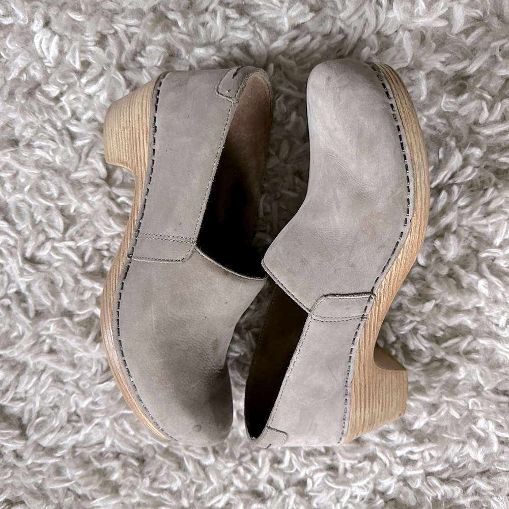 Dansko Tan MAVIS clog